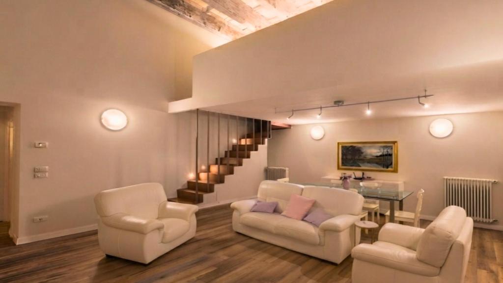 Eleganza e convivialità in centro, vista Duomo per gruppi e famiglie - 4