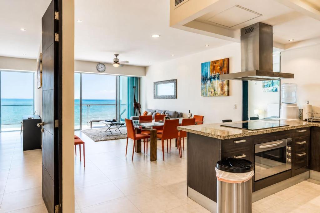 Beachfront 3BR Condo Ocean Views Pool & Beach - 2