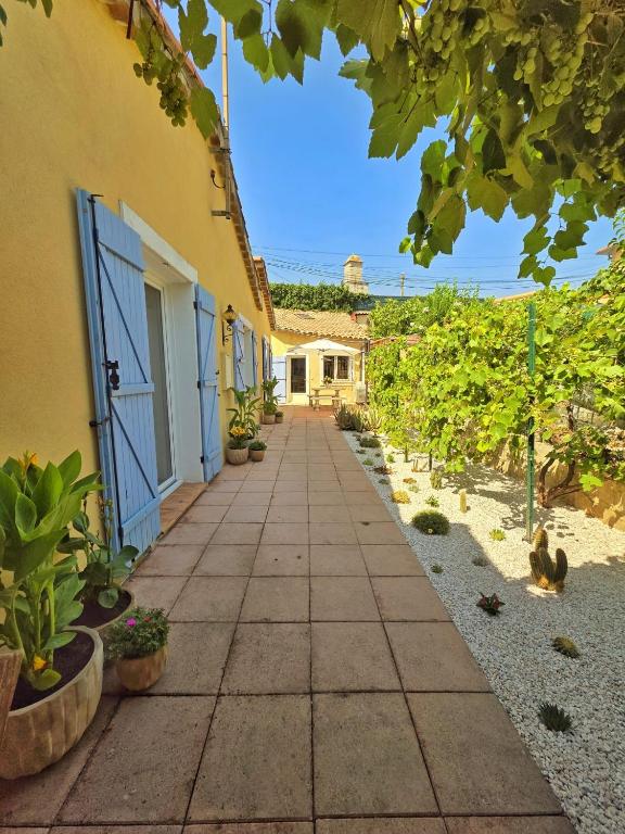 La Bastide Bohême Cozy studio, garden & parking - 2