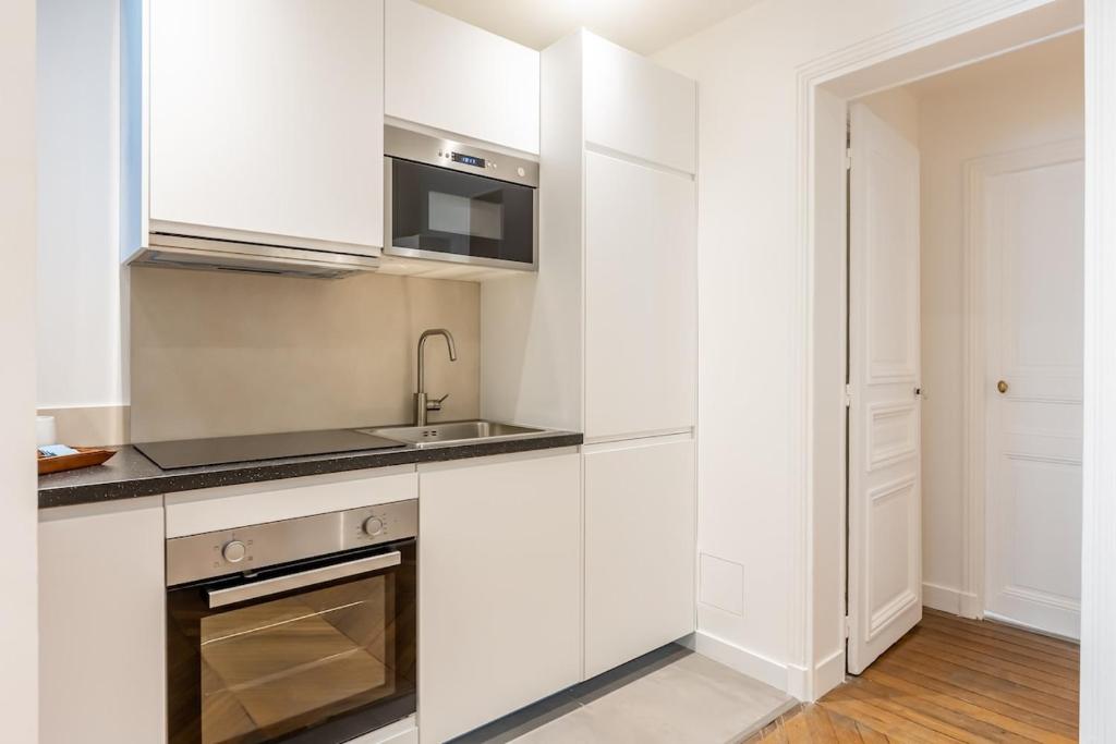 B2D-2people-Wagram-1Bedroom-Ternes-AC - 2
