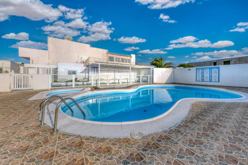 Casa Picon en Puerto del Carmen, con terraza, vistas al mar, piscina y junto a la playa - 3