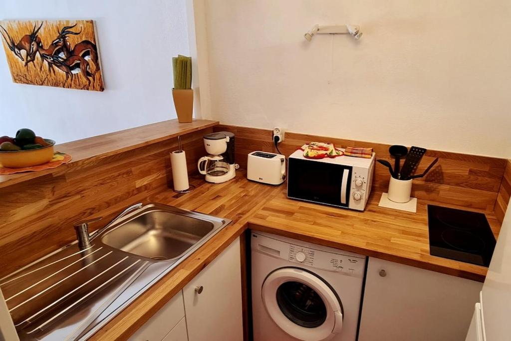 Spacious 2-room downtown - 3