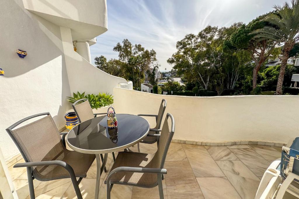 Pinos: Serene 2BD w/pool, views & walk to beach - 1