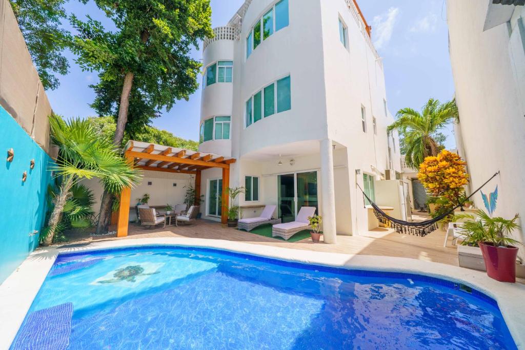 5 Bedroom Modern Villa with Private Pool - Great Location - 2