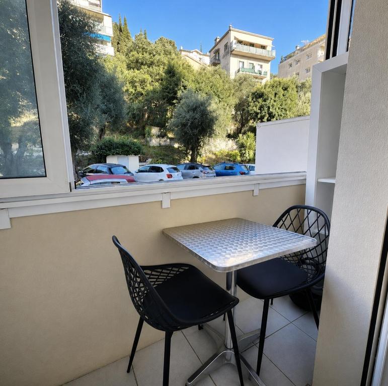 Charmant appartement au calme à proximité du Port, de la veille ville de Nice , de la Promenade des Anglais - 4