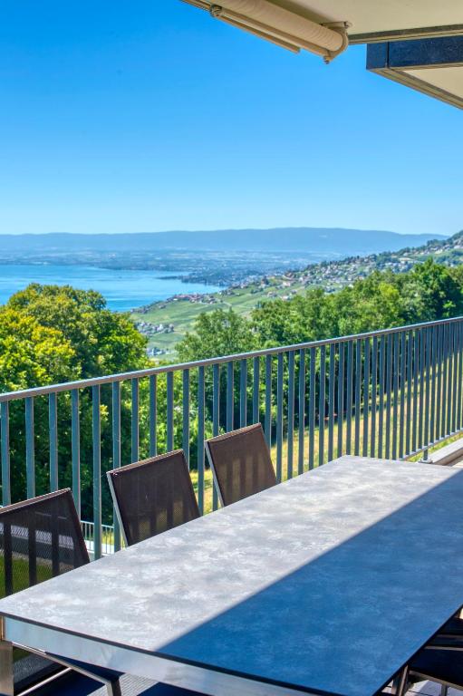 Flat with view of Lake Léman & swimming pool - 4