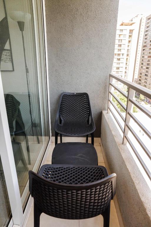 Cozy 2BR Escape for Three in Vibrant Nunoa - 5