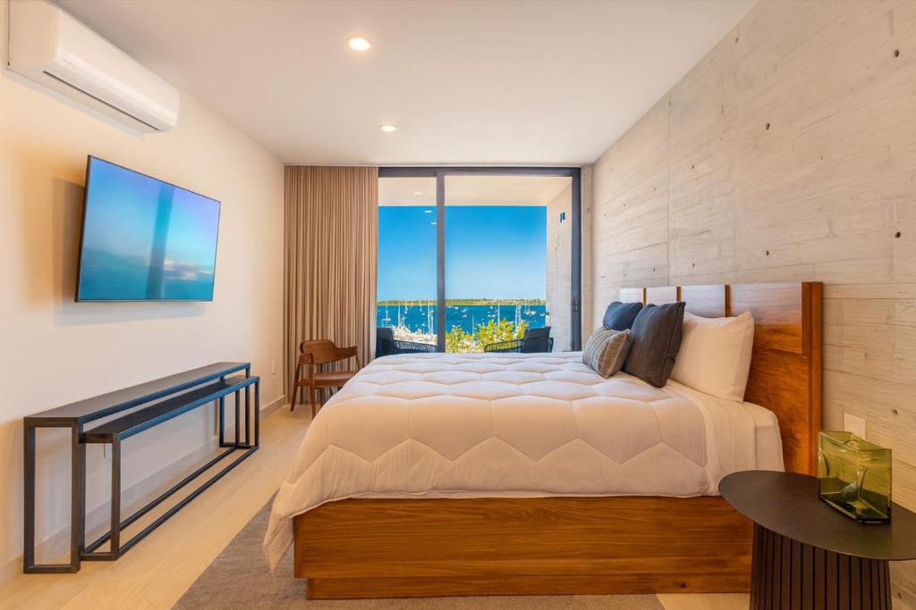 Rooftop Pool & Marina Views, Plunge Pool Penthouse - 2