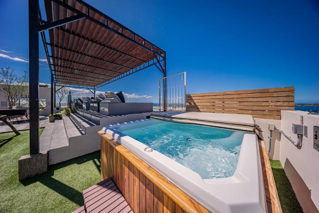 Rooftop Pool & Marina Views, Plunge Pool Penthouse - 4