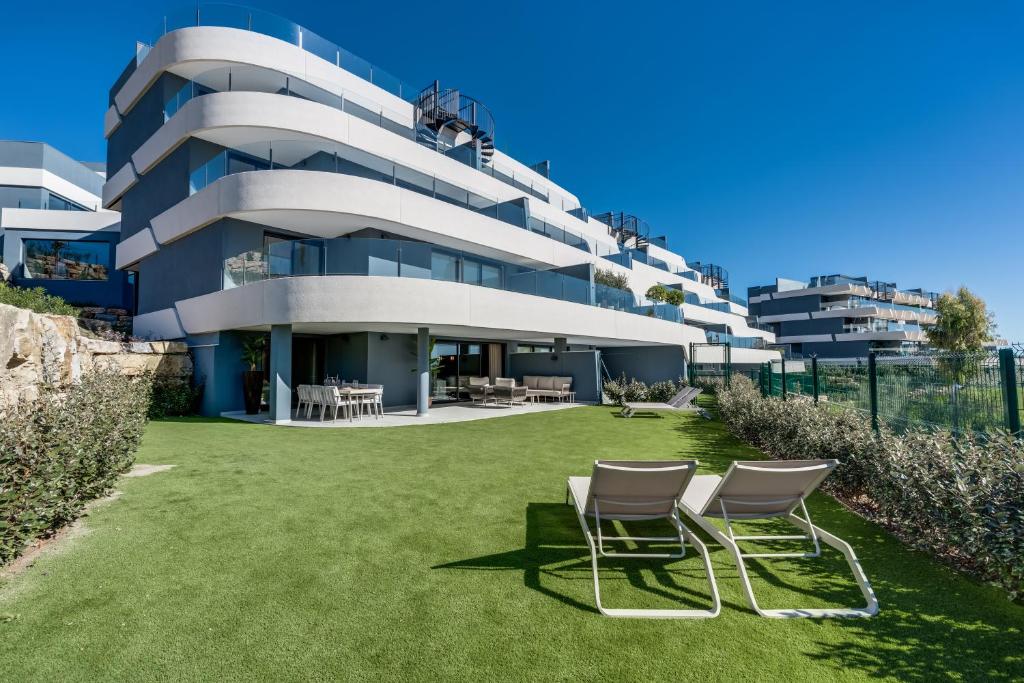 Luxury 3BR Apartment with Private Terrace - 1