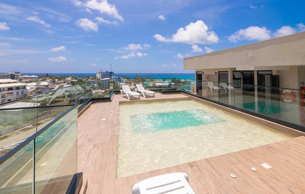 Lujoso apartamento con balcón y vista al mar - 5