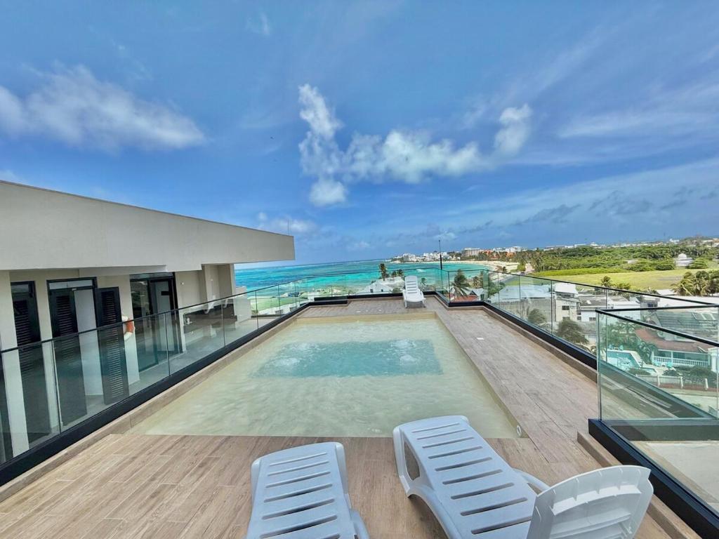 Lujoso apartamento con balcón y vista al mar - 3