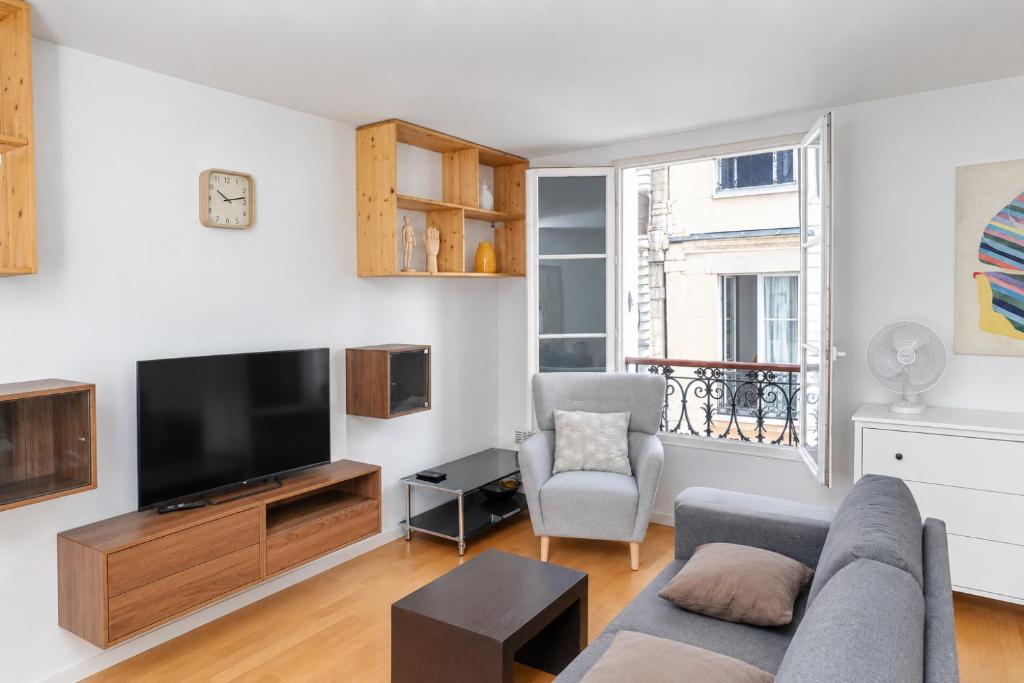Magnificent Apartment in the Best Central Location of Paris 1 Minute Walk to Train Station - 2