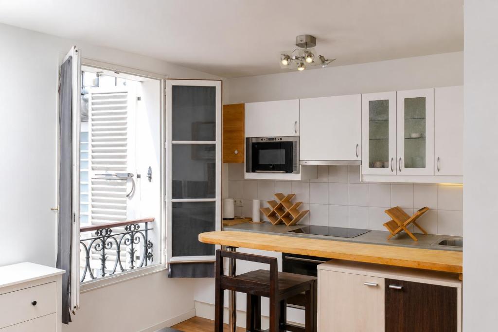 Magnificent Apartment in the Best Central Location of Paris 1 Minute Walk to Train Station - 5