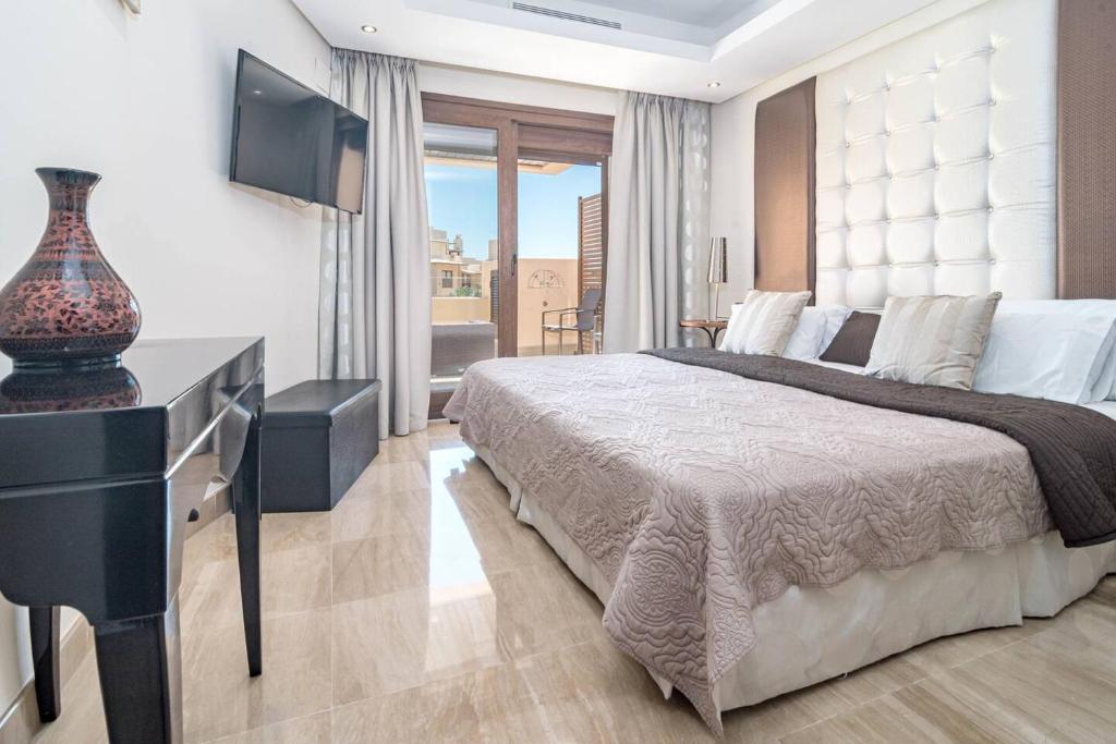 Bp7C2A Beachfront Penthouse With Private Pool - 3