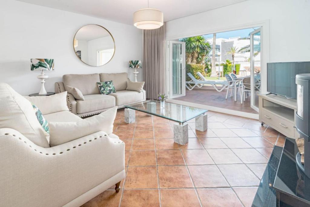 Pg9 - Andalucian 3-Story Townhouse Near Estepona - 4