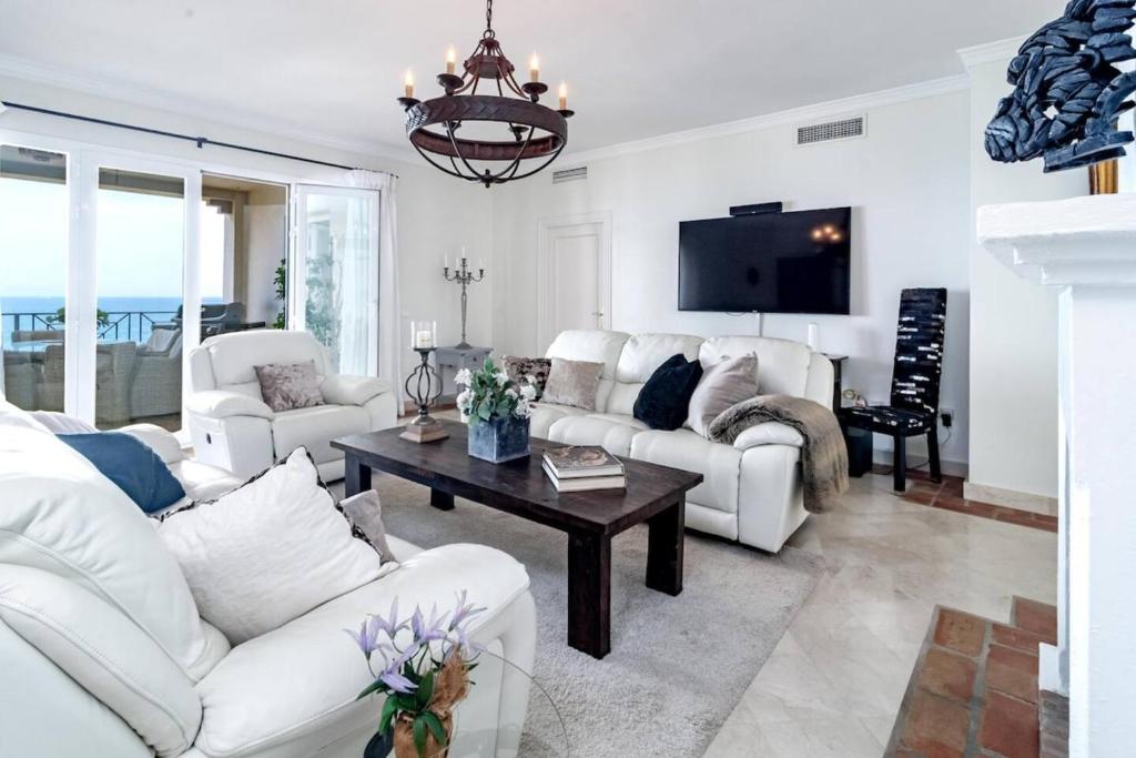 LAP- 3 bed apartment on the beach. Families only - 2