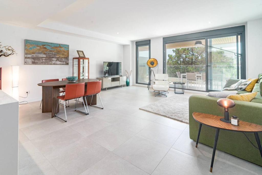 Vv6-2B - Modern 2Br With Large Seaview Balcony - 3