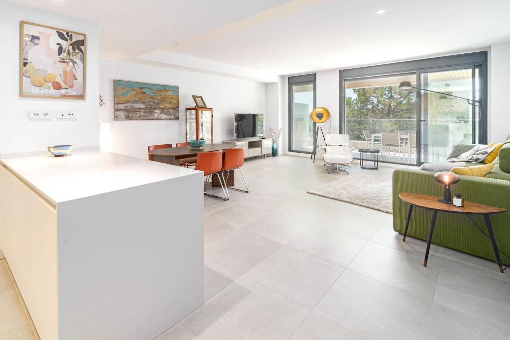 Vv6-2B - Modern 2Br With Large Seaview Balcony - 4