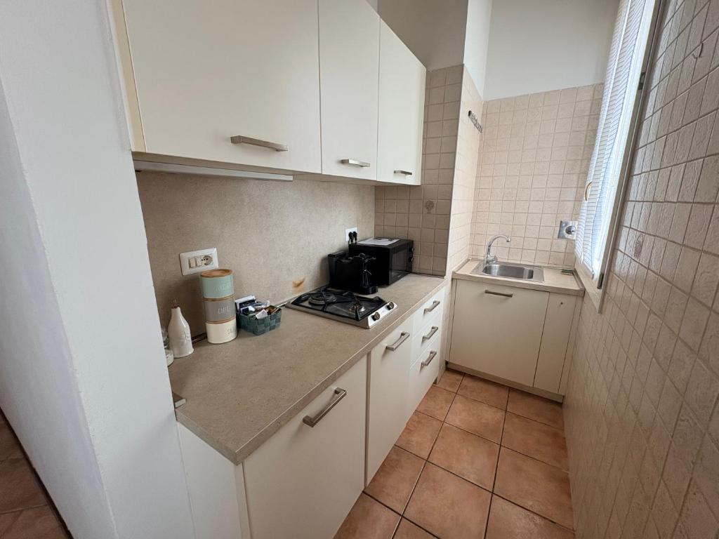 Suite Cento14 Di fronte Casa di Cura Fogliani Vicino centro storico Parcheggio privato - 2