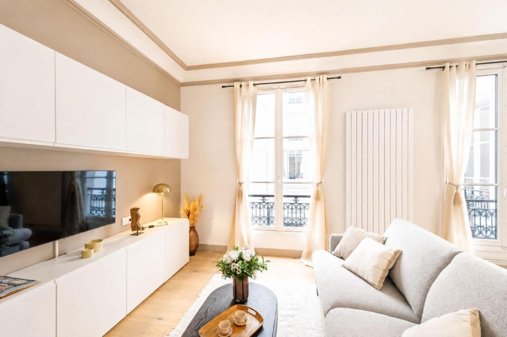 Champs Elysees - Deluxe apartment with lift for 4 - 2
