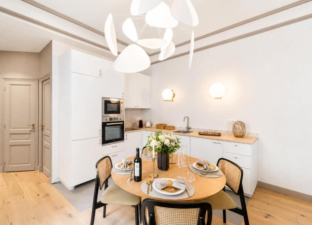 Champs Elysees - Deluxe apartment with lift for 4 - 4