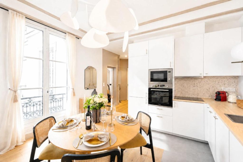 Champs Elysees - Deluxe apartment with lift for 4 - 5