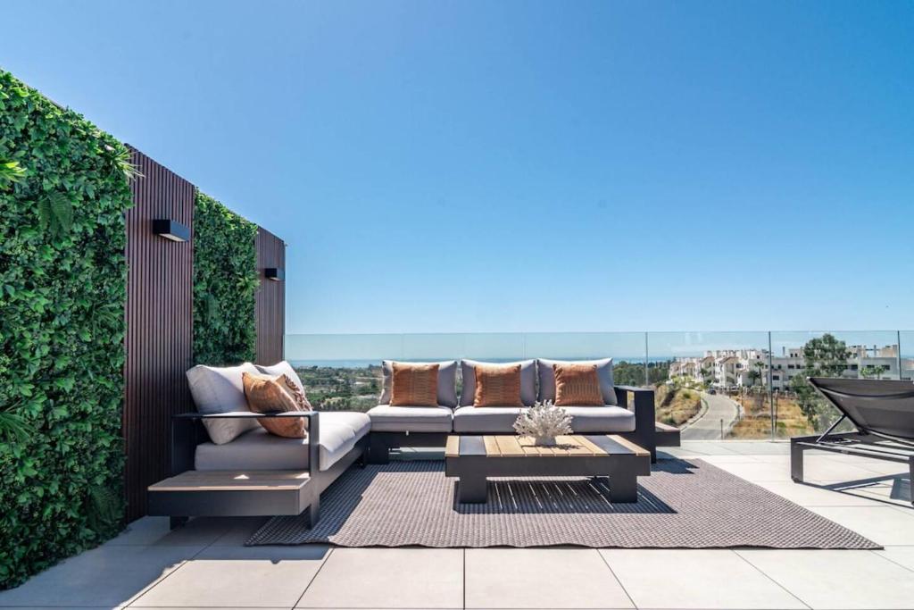 Oasis325- Top Class Penthouse With Stunning Views - 2
