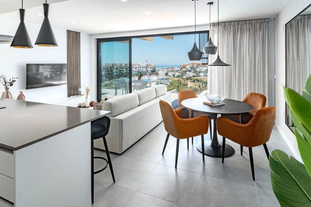 Oasis325- Top Class Penthouse With Stunning Views - 3