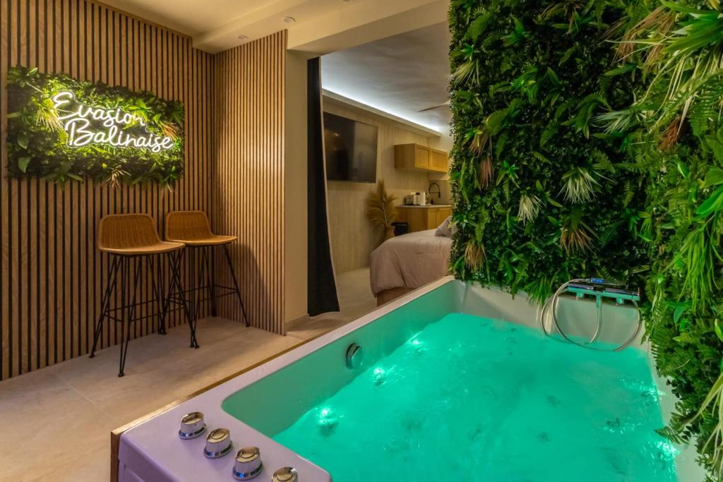 Suite Balinaise - Balnéo privée et Jardin Secret - 3