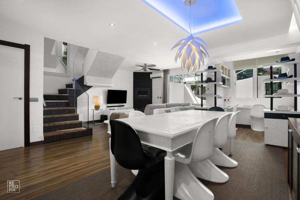 Boutique Townhouse with Hot Tub near Puerto Banús - 2
