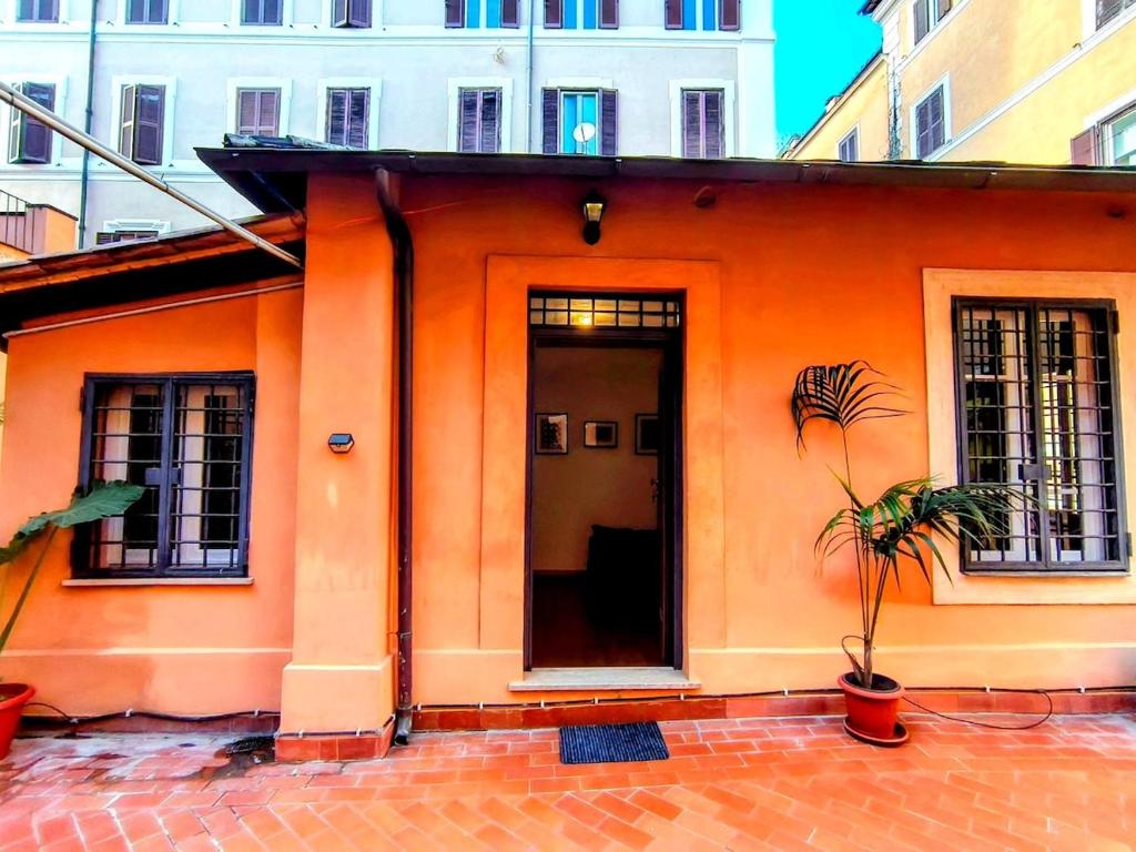 Charming Apartment with Terrace by Spanish Steps - 4