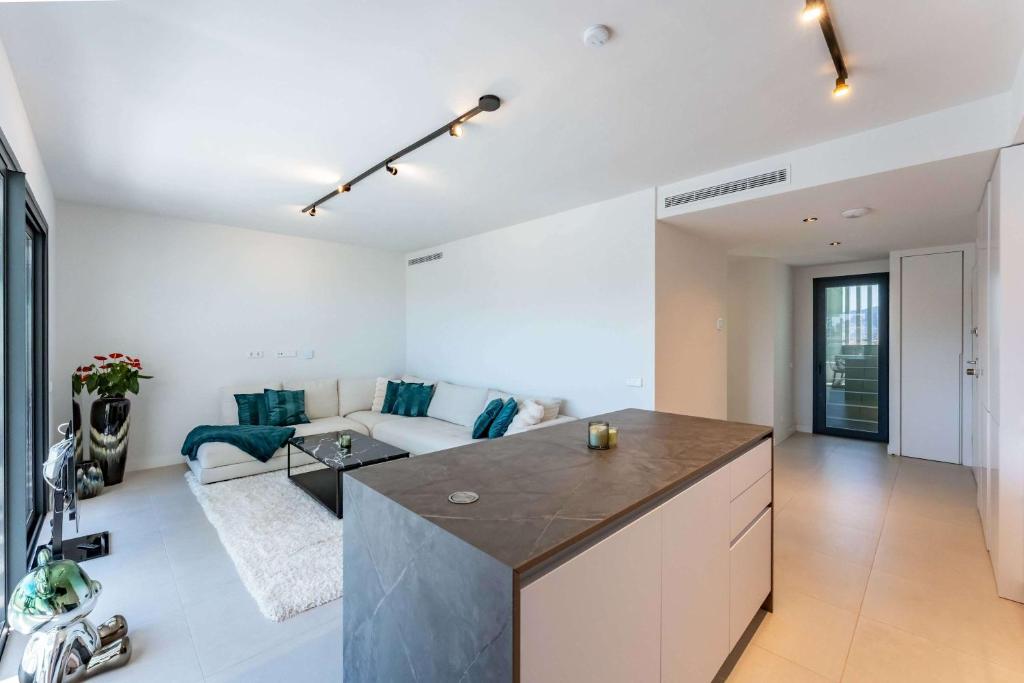 Luxury Penthouse 3BR with sea views garage & spa - 3