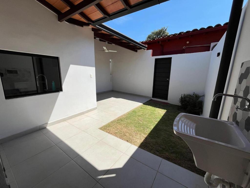 Spacious Modern House with BBQ Area in Asunción - 5