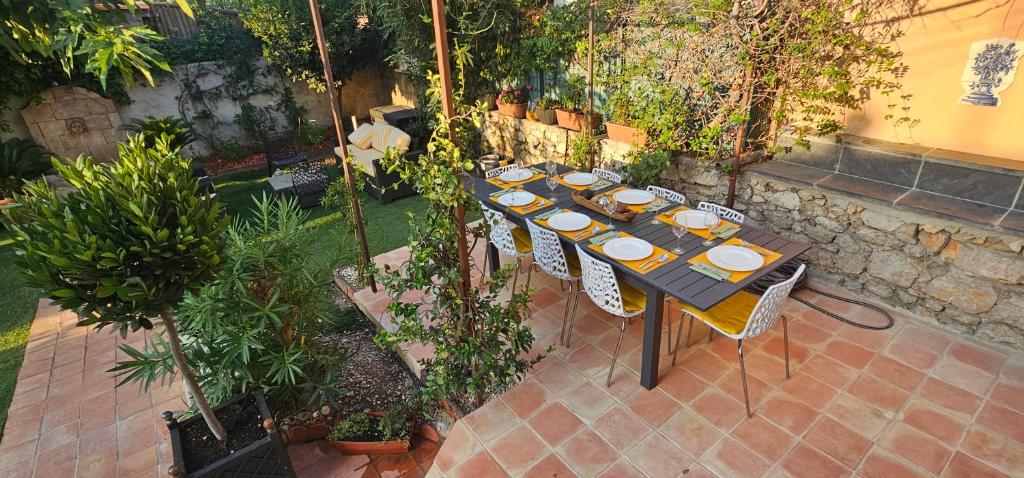 Large 4BR Cannes Villa w Private Garden - 5