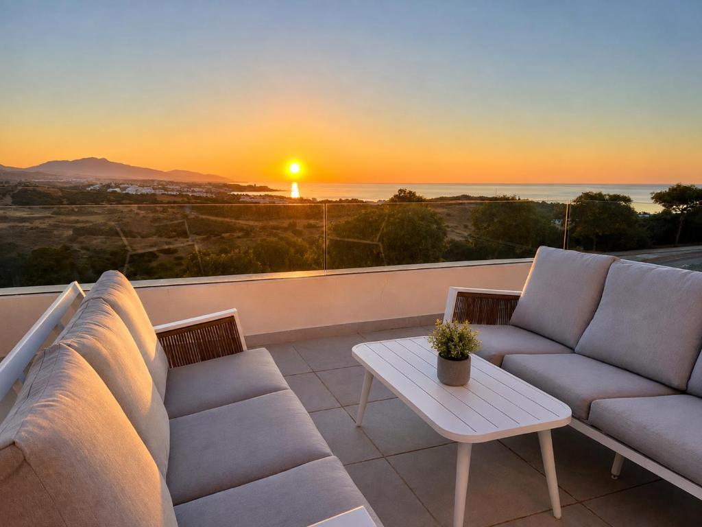 Luxury SeaView 3 bedroom villa - along Golf course of Finca Cortesin - 1