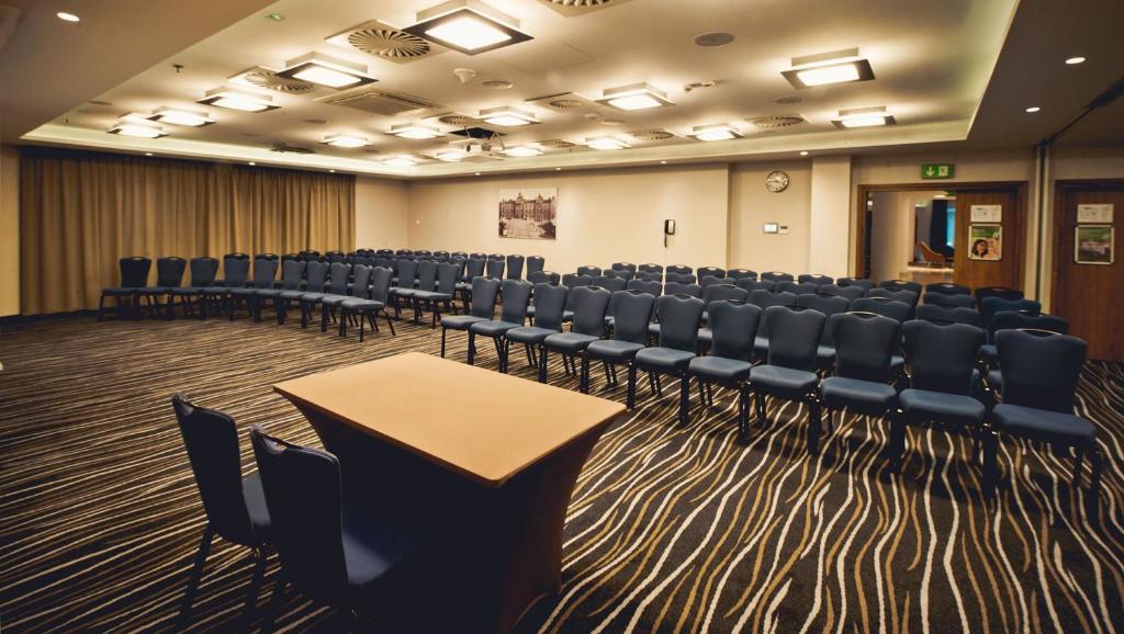 Sala de reuniões / Salões de baile