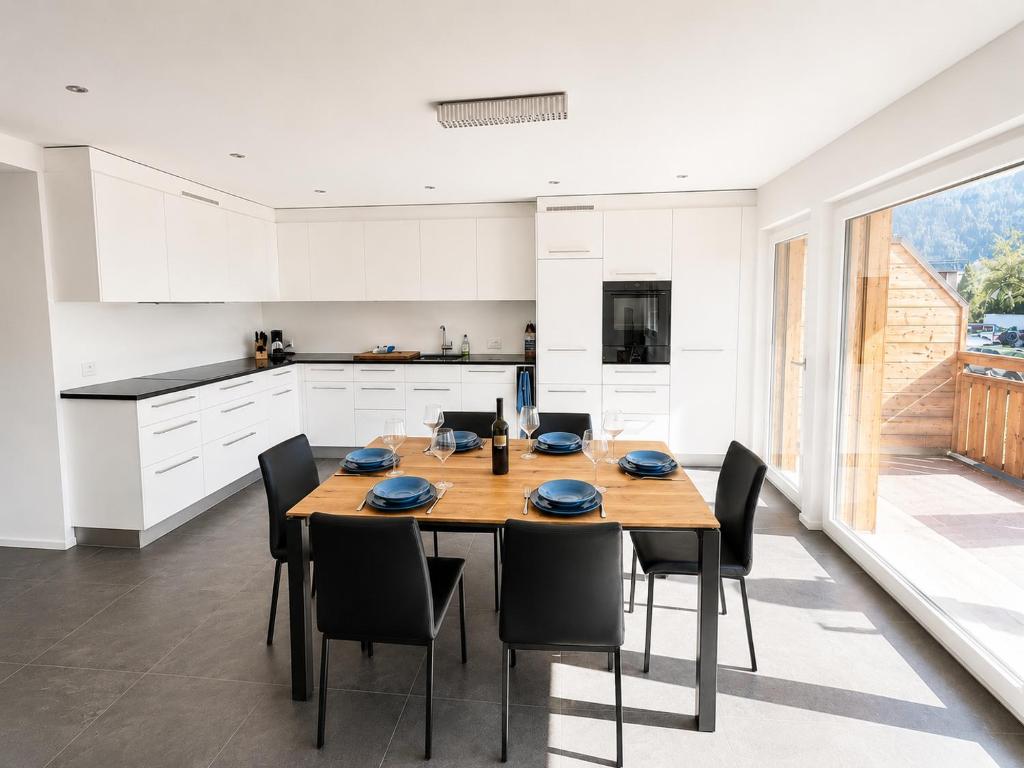 Brand-New Eiger View 3BR Apartment - Premium Location - Free Parking - Terrace - 4