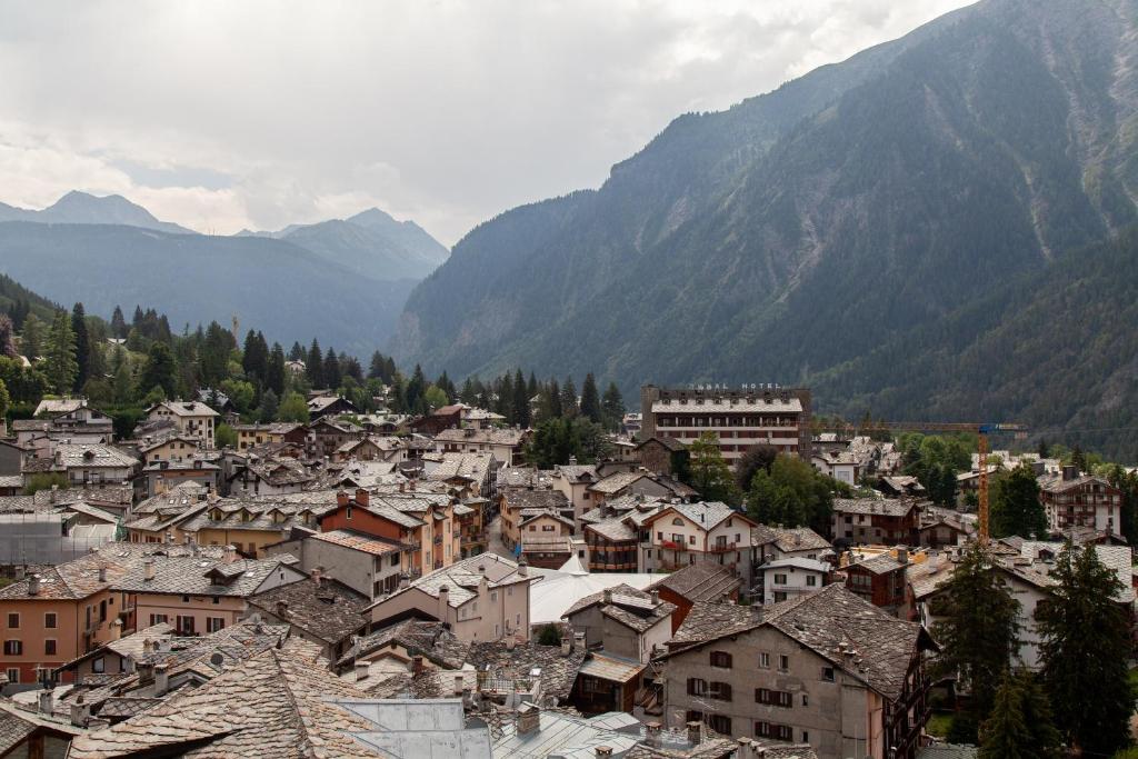 Panoramic Penthouse in the center of Monte Bianco - 5