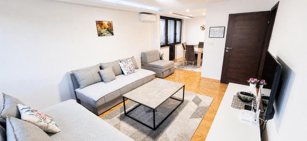 Green Riverside Apartment - 2