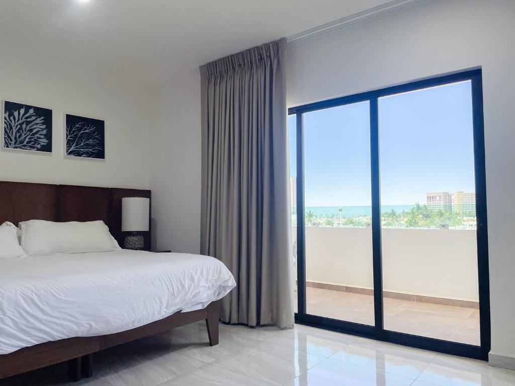 Marina Cerritos Loft with Pool & Balcony - 2