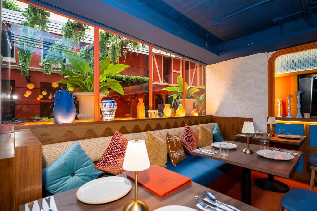 Restaurant, Oakwood Residence Sukhumvit 24 Bangkok in Bangkok
