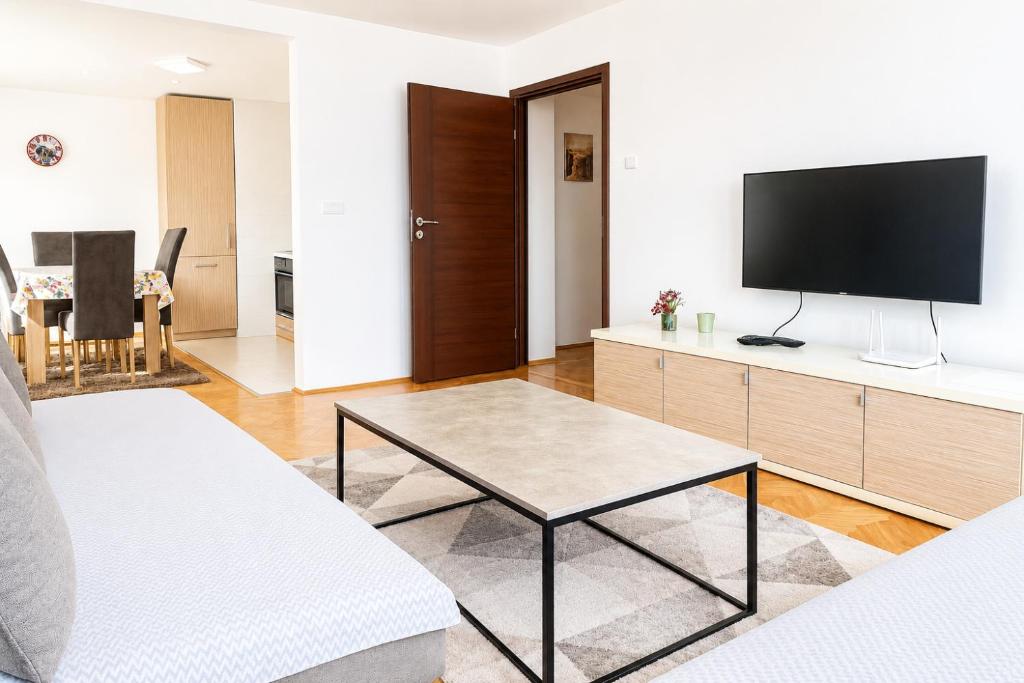 Green Riverside Apartment - 3
