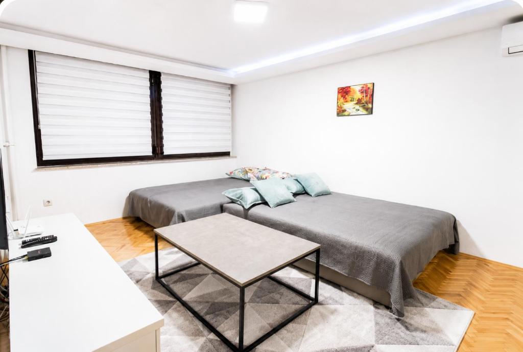 Green Riverside Apartment - 4