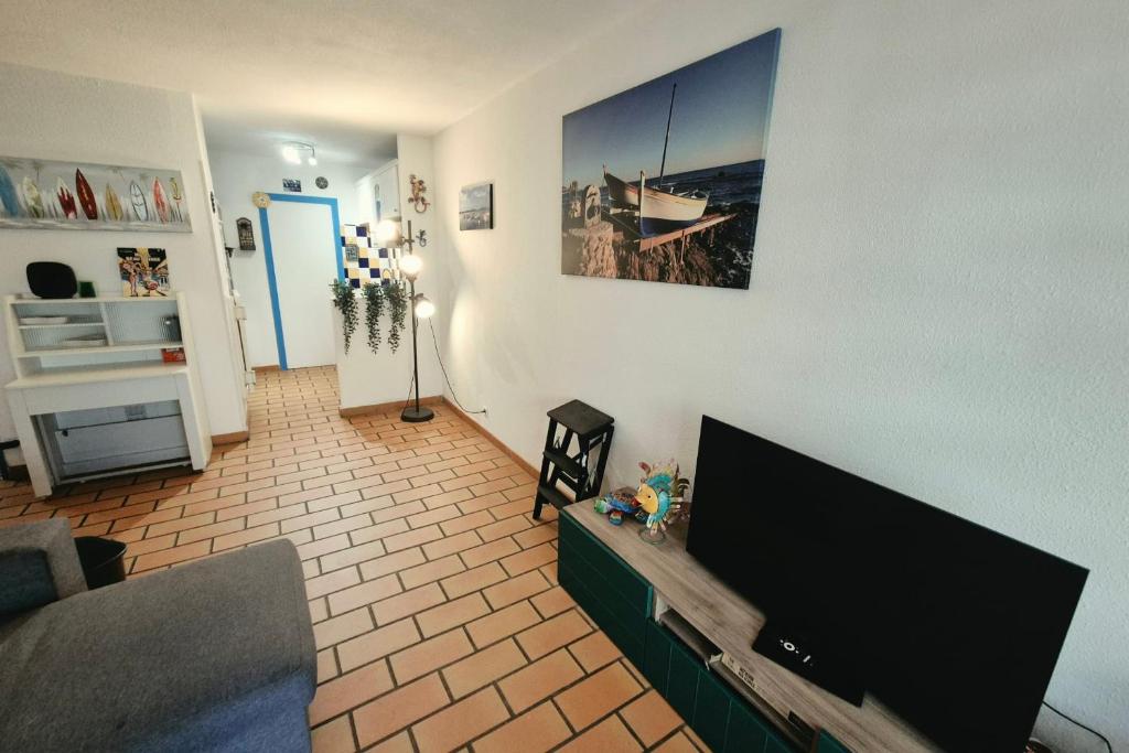 Sea View Apartment with Terraces & Pools - 4