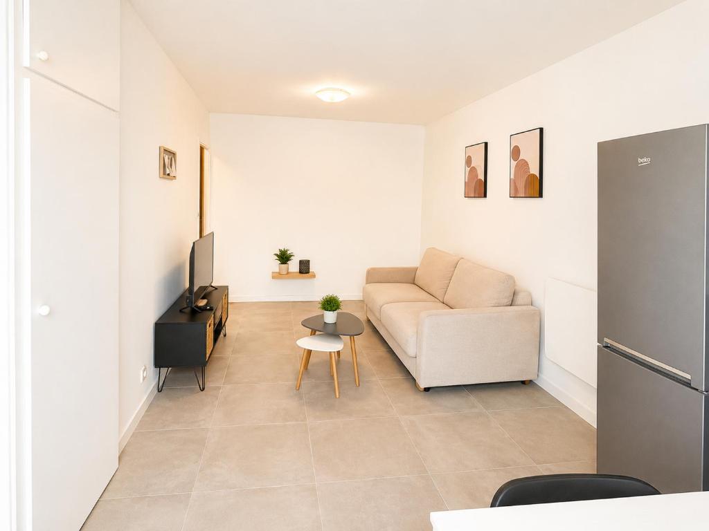 M080 Joli studio avec balcon - 3