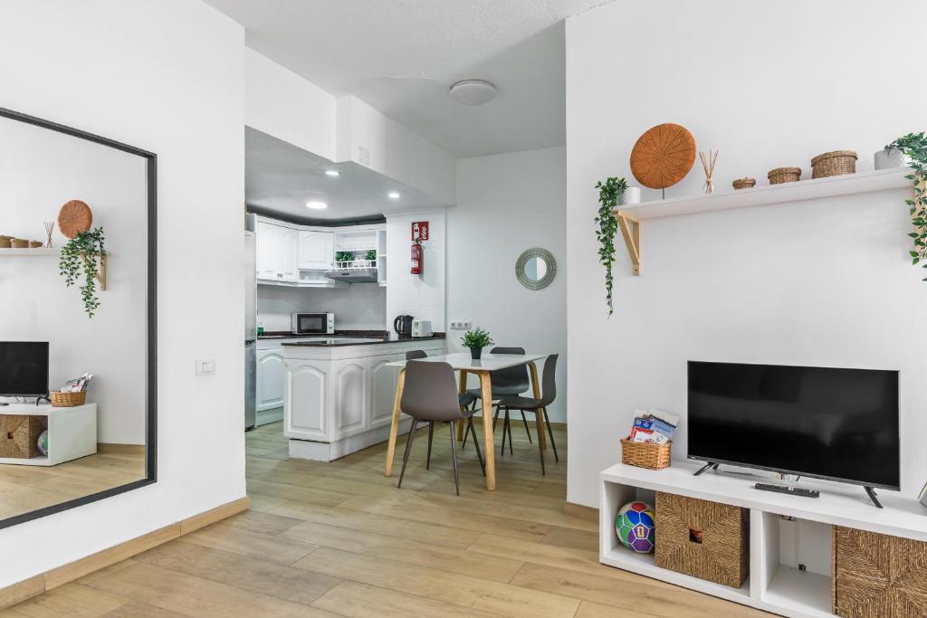 Home2Book Las Canteras Beach & City Stay - 4