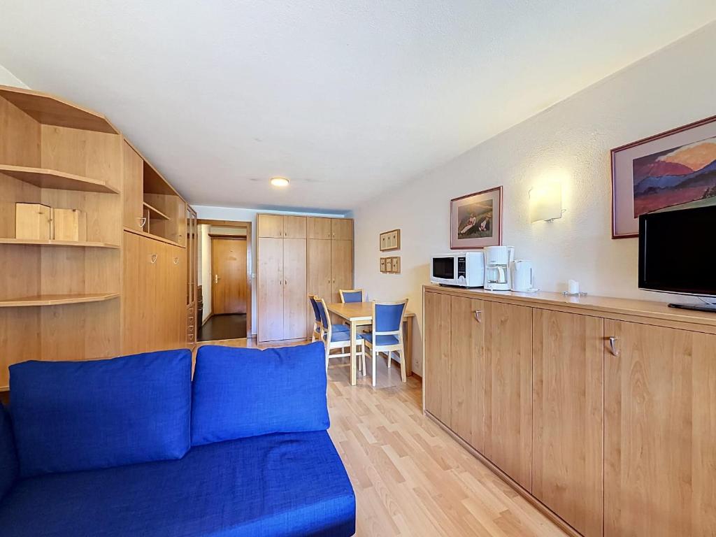 Arcades 604 charming studio with south facing balcony - 2
