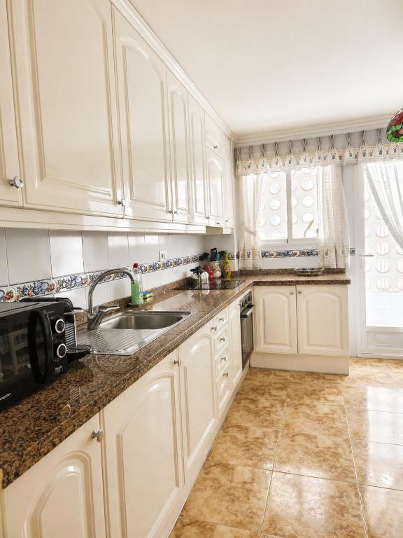 Piso Marina - Central Apartment in Santa Pola with Elevator & Balcony - 5