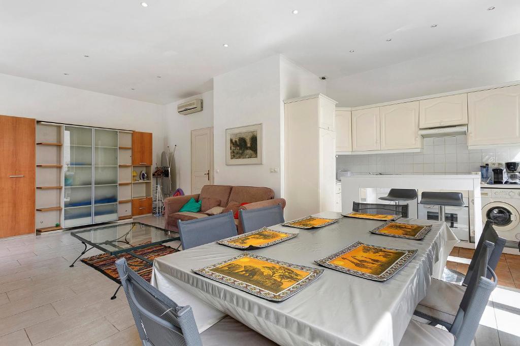 2 Bedroom Apartment Cannes Center - 3